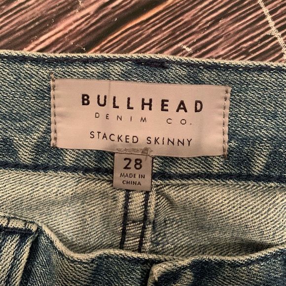 Bullhead Denim Co stacked skinny jeans 28 x 30
EXCellent Pre-owned Condition - Picture 10 of 11